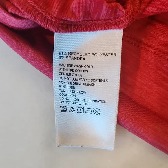 Tommy Bahama Women's Red Button Down Shirt - Picture 5 of 5